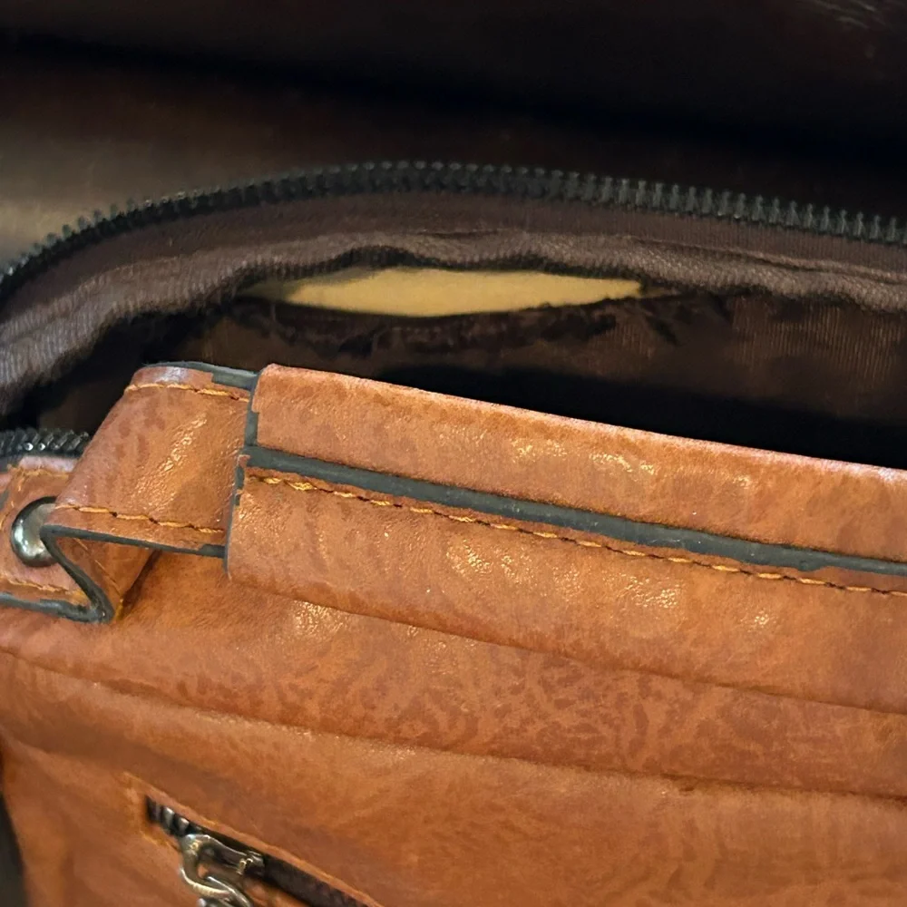 Weixier Vegan Leather Unisex Crossbody Shoulder Bag